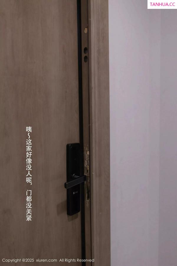   [XiuRen]高清写真图 2025.03.19 No.10042 杏子Yada 美腿性感第2张图片